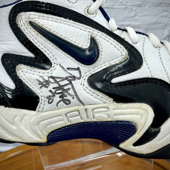 Nike Basketball Shoes, signed by Damon Stoudamire in 1997, Shoe 130927 141 - Picture 6 of 6